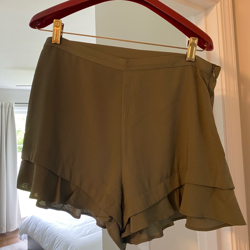 Jack / BB Dakota shorts. Size 8, green.